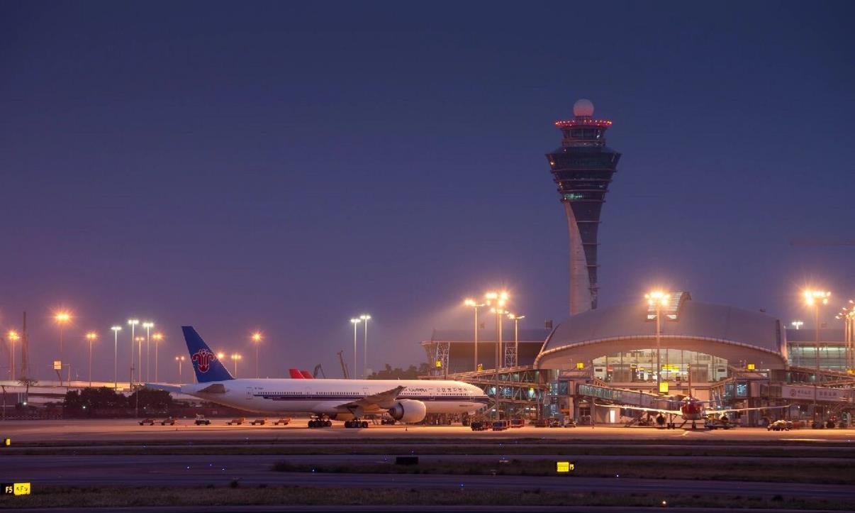 南航成首家运行航空公司 广州白云机场第四跑道启用