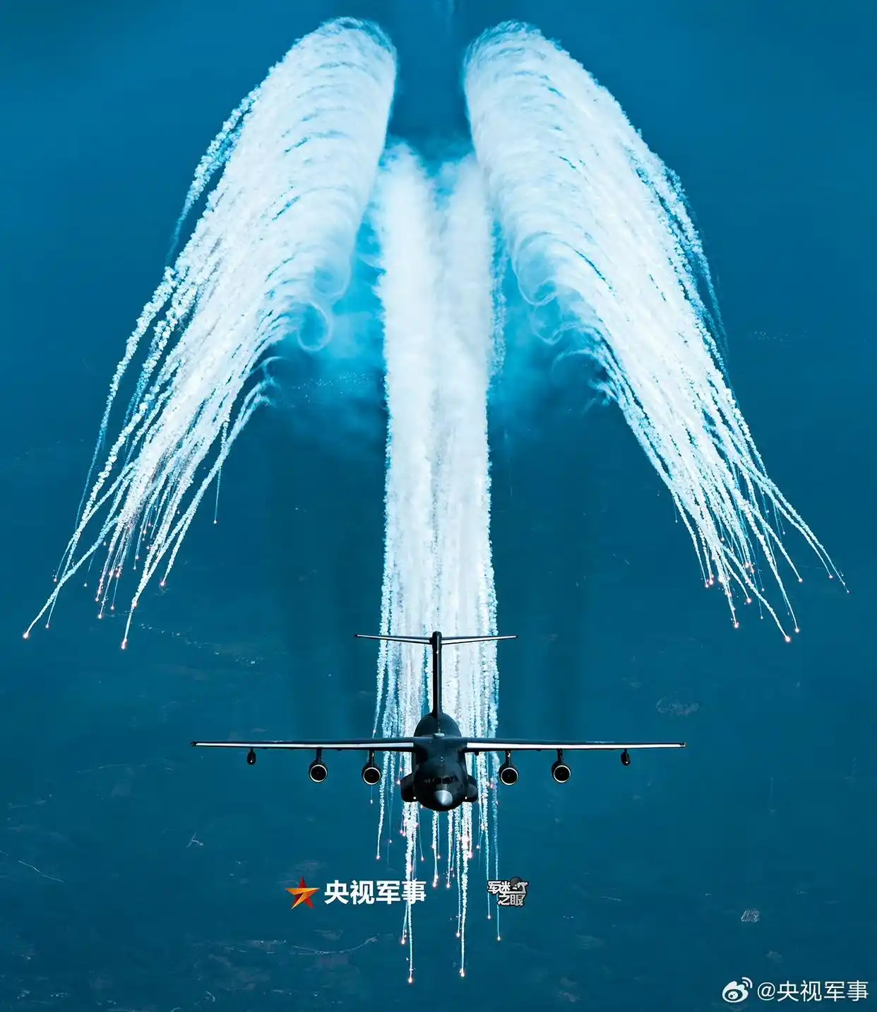 高清视觉盛宴！空对空视角看中国空军战机叱咤云霄，每一帧都是壁纸！