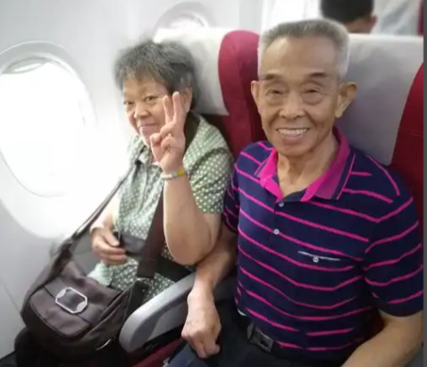 60岁以上老人机票怎么订？-上海鸿旅票务服务有限公司